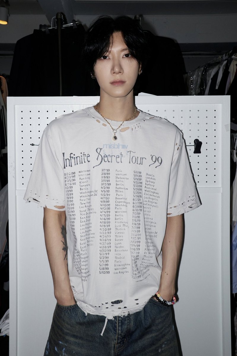 olalacool's tweet photo. รูปนี้หล่อมากกก อย่างเท่หน้าตาเหมือนคนพึ่งเดบิวต์ แต่ก็พูดได้ว่าพึ่งเดบิวต์นะ เดบิวต์กับค่ายใหม่!!! เตนล์ลี illimnt💜💜💜#TEN_OUTWEST https://t.co/ngSTYXbdgw