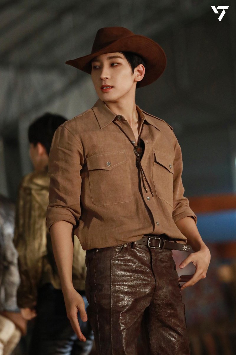 gyuwonbabes's tweet photo. thinking back to cowboy jeon wonwoo 🐴🤎 https://t.co/bsAPpAZLmm