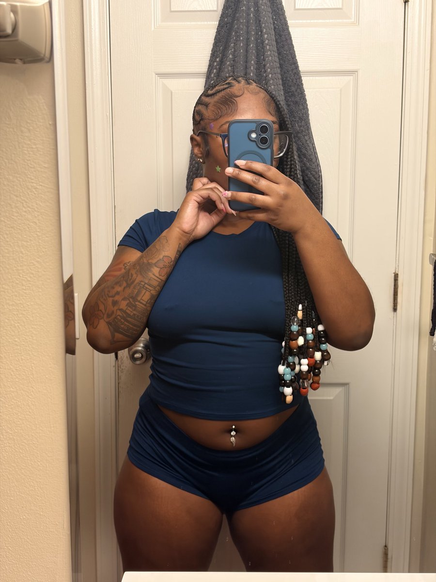trilldariii's tweet photo. My braids so tea https://t.co/yq1Nu8TtyR