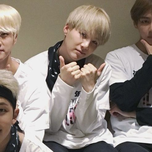 9rodsuga's tweet photo. blonde yoongi is for the history books #whoremembers https://t.co/FqhKkQ4mu7