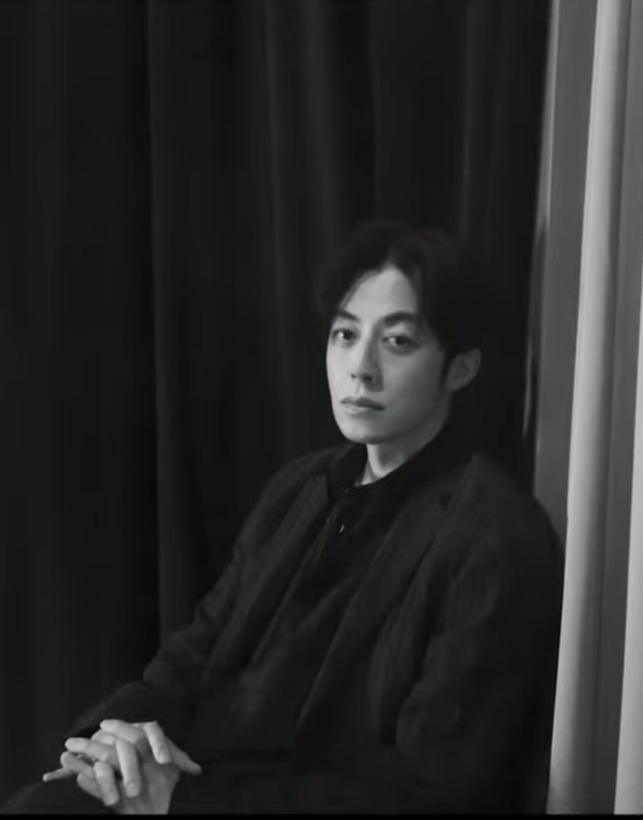 nishinoakihiro's tweet photo. 【絶対に採用しない若手の10の条件】

✅ 最初から「量より質」と言う人
→ 量をこなしていない段階で質を追求するのはコスパ最悪。
　
✅ 暗い人・声か小さい人
→ チームに伝染するので、空気を立て直すコストが追加でかかっちゃう。

✅「悩むこと｣で仕事している気になっている人
→ シンプルに給料泥棒。

✅ 会社に「学び」を求める人
→ 会社は学校じゃない。

✅「ヤル気なら誰にも負けません！」と言う人
→ 仕事にモチベーションを持ち込まないで。

✅「頑張ること＝仕事」だと思っている人
→ 頑張らなくてもいいから、価値を提供してね。

✅注意された後にヘソを曲げる人
→若年性老害。もはや会社が育児か介護をしなきゃいけなくなる。

✅論破する人
→仕事に必要ない。※ひろゆきサン以外。
　
✅アンチ活動経験がある人
→ 自分の人生を生きていない人とは喋りたくない。

✅｢営業｣から逃げる人
→仕事の基本は｢営業｣

※あくまで弊社に限った話ですが、参考までに。