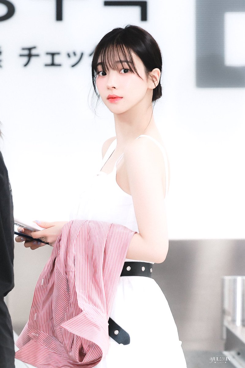 mydeepbluu's tweet photo. 내가좋아하는 랜덤 공항 앞머리의날 https://t.co/Eigj2vL1wp