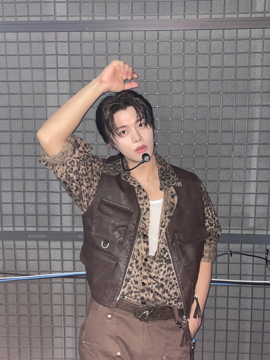 Hwaonent's tweet photo. 📸 HAN TEY on TROT CHAMPION
한태이 ‘인생샷 (Life Shot)’
오늘 <트롯챔피언>에서 만나보세요!
녹화 현장에서 함께 응원해 주신 팬 여러분께도
다시 한번 감사드립니다 💙
📺 TODAY ON TROT CHAMPION
#한태이 #HANTEY #ハンテイ
#인생샷 #LifeShot
#MadeOfMoment
#트롯챔피언 #TrotChampion https://t.co/smYXrIJF76