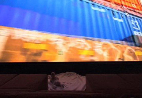 TheWyteRabbit1's tweet photo. Justin Bieber has officially wiped his Instagram after posting a cryptic picture of a chïld in front of shipping containers.

What do you think he was trying to tell us? https://t.co/3P8ikfuWma
