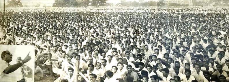 nishikant_dubey's tweet photo. कांग्रेस का काला अध्याय 
164. 27 अगस्त 1959 रोटी मॉंगने के बदले कोलकाता की सड़कों पर भूखे,बीमार,बेसहारा लोगों पर नेहरु जी की सरकार ने गोली चलवाई,लाठी डंडे बरसाए,सलाख़ों के पीछे पीटा गया,लाशें ग़ायब हुई।जुलाई 1959 से बंगाल में कालाबाज़ारियों व भ्रष्टाचार के कारण चावल और गेहूँ की आपूर्ति प्रभावित हो रही थी, बंगाल सरकार लगातार केंद्र से मदद माँग रही थी, नेहरु जी से तत्कालीन मुख्यमंत्री विधान चंद्र राय जी और मंत्री पीसी सेन लगातार मुलाक़ात कर रहे थे लेकिन नेहरु जी को चीन छोड़कर किसी बात पर ध्यान ही नहीं था,वे बंगाल के तत्कालीन राज्यपाल पद्मजा नायडू जी की बात पर ज़्यादा भरोसा कर रहे थे ।दबाव पर जब कुछ चावल बंगाल गया तो वह सड़ा हुआ मिला,उसमें पिल्लू मिला ।जनता का आक्रोश बढ़ता गया,27 अगस्त से 31 अगस्त 1959 तक लगभग 10 लाख लोग रोटी के लिए कोलकाता की सड़कों पर धरना प्रदर्शन करते रहे ।गोली चली 50 लोग मारे गए,500 घायल,100 लापता और 3000 लोग जेल गए ।भारत के इतिहास में यह खाद्य आंदोलन सबसे दुर्भाग्यपूर्ण घटना है,रोटी के बदले गोलियाँ नेहरु गांधी परिवार ही दे सकता है 
#CongressDarkHistory