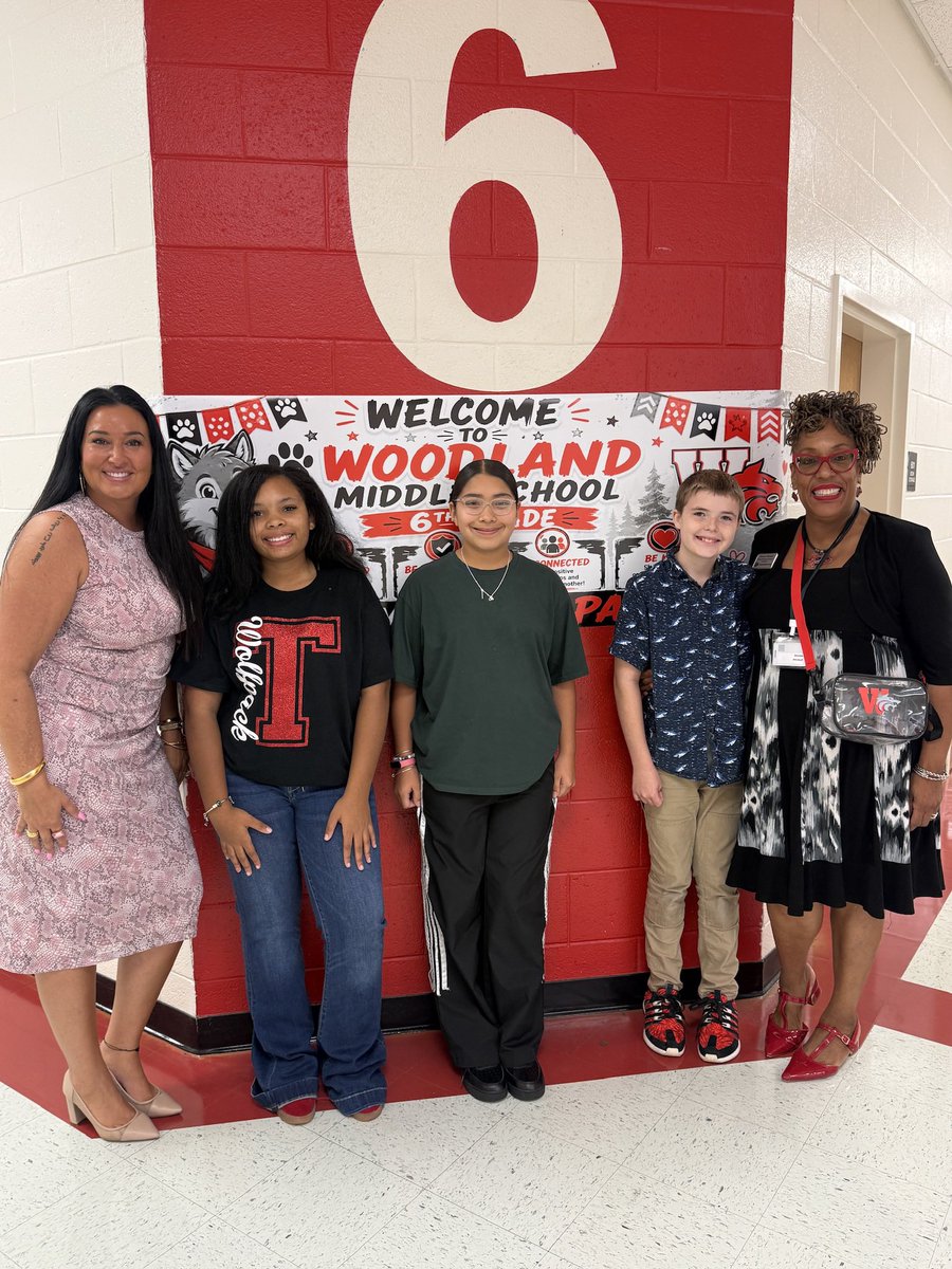 ahdee315's tweet photo. ❤️🤍🩶 We also “WELCOMED” @Lakanijones to @WMSHCS with hugs, smiles, and lots of PACK PRIDE! 🐺❤️🩶 Thank you for being our guest and for making connections with our students and staff! #WolfPackPride #youbelongHCS #relationshipsmatter https://t.co/OfmfreSYii