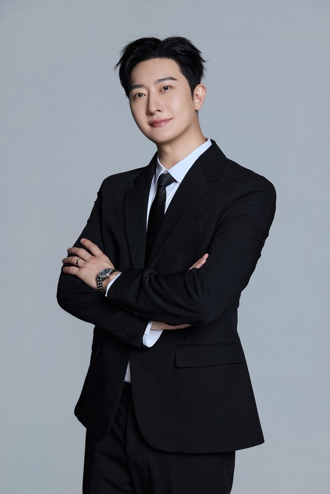 XIAOJUNTEAM's tweet photo. [260827 INFO]

SM Entertainment has established a joint venture named STE in partnership with Tencent Music Entertainment (TME) Group & appointed Zhoumi as its CEO 

The company will also support the activities of SM artists active in China, STE will take charge of local management for artists such as Renjun of NCT DREAM and Xiaojun & Yangyang of WayV, providing support for sophisticated localization promotions and entertainment activities.

#XIAOJUN #샤오쥔 #肖俊