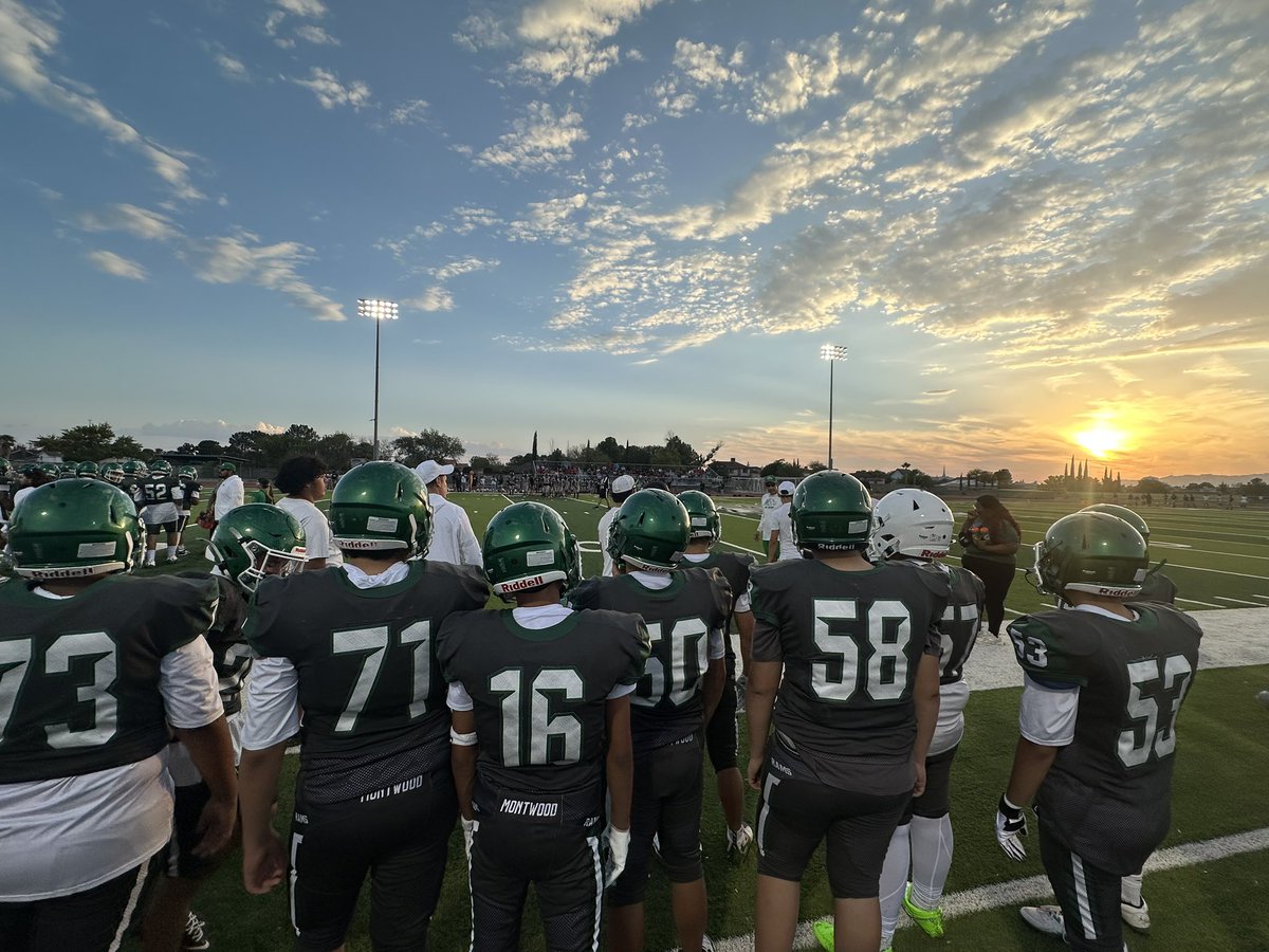 Desigo13's tweet photo. Montwood Rams vs Hanks Knights:
The Montwood Rams came out strong and secured the win over the Hanks Knights! Great effort, determination, and teamwork from our Rams as they defended home turf and earned the victory. 🏈🤘🏽
@MontwoodHS 
@_MHSSTUCO ❤️
#TheNextChapter https://t.co/JpWtd3ITcW