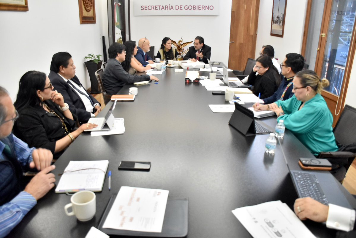 craviotocesar's tweet photo. Encabezamos la sesión del #GabineteContraDespojos para dar seguimiento a los casos prioritarios y coordinar las próximas acciones contra este delito.

Mantenemos un trabajo continuo y permanente con la @FiscaliaCDMX, para proteger el patrimonio de la gente y entregar resultados al pueblo. ✨