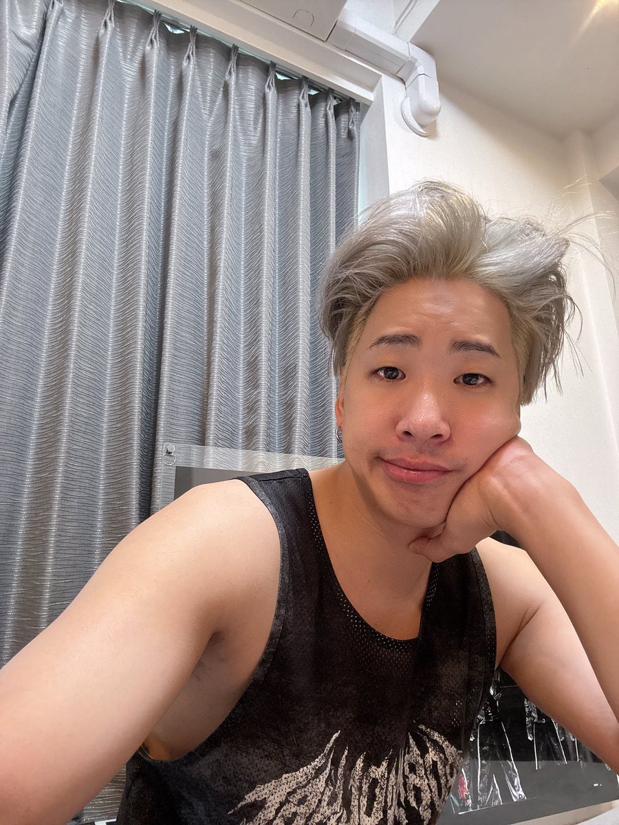therampagezin's tweet photo. 凄まじく身体がバキバキなんですが
猫の身体能力がほしい

トリートメントしても髪の毛もチリチリやし。
なんか共有したくて写真撮りましたが https://t.co/GuTEg9VvYD