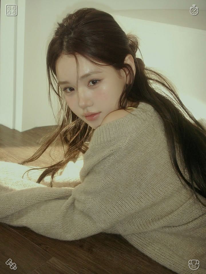 icechocomint's tweet photo. 🥔Wooden sculpture exhibit, how fascinating, absolutely adored them.

The two of them whiled away the afternoon browsing for fresh fashion finds—Lola picked up a silver chain, while Mia selected a set of hoop earrings—and chatted enthusiastically about what they had lined up https://t.co/7yxwNxwKJw