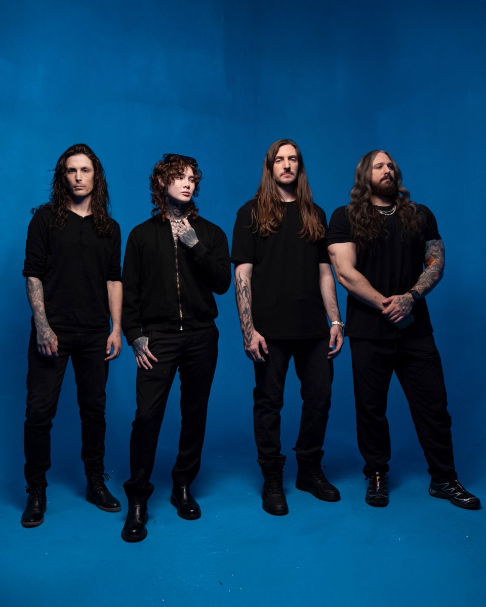rollingstonejp's tweet photo. 【Polyphia】ギター音楽のさらに先へ──メタル×プログレが加速したニューアルバム発表へ「今までで最高の作品」
🔗https://t.co/2Ts6ZMQ2eN

━━━━━━━━━━━━━━━━

ティム・ヘンソン＆スコット・ルペイジのギターがさらに深化。4年ぶりの新作『BE NOT AFRAID』で描くのは「善と悪」、そして高揚と恐怖がせめぎ合う音世界。ポリフィアがまたしてもギター音楽の境界を押し広げる。

@polyphia #polyphia