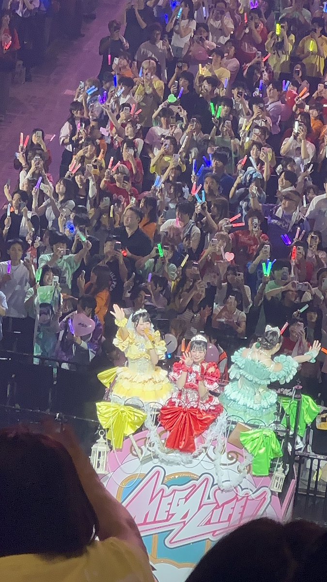 ISSYOKENmay's tweet photo. 2階席だったけど
うちゃのうちゎうちゃな笑顔
しっかり見れたよーーー！💛🐰
久しぶり現地いけたけど
うちゃ 今までにないくらいはしゃいでて
メロすぎたし元気出た😭
 #福丸うさ
 #うさと笑えば福きたる 
 #iLife  #MEGALIFE https://t.co/bJEBXvY2S6