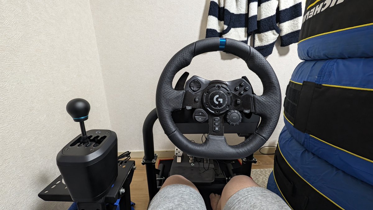 ottu_eight's tweet photo. 取り敢えず付けてみた。
あとは、モニター台とシフト繋ぐアダプターがあればちゃんと遊べる https://t.co/vTWoOE2I6H