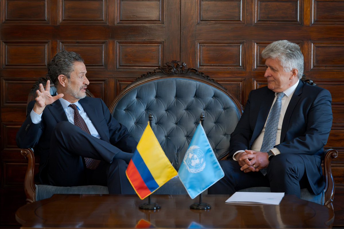 CancilleriaCol's tweet photo. El Canciller @omarbula recibió en el Palacio de San Carlos a @JencaMiroslav, Representante Especial para Colombia y Jefe de la Misión de Verificación de las Naciones Unidas en nuestro país. https://t.co/rP5pUYDBBE