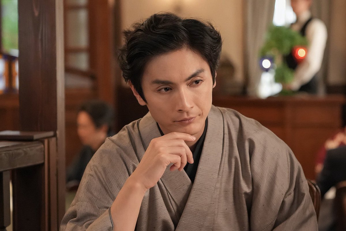 modelpress's tweet photo. 高良健吾、3度目“朝ドラ”決定🌸
2026年後期「ブラッサム」出演

「おひさま」「べっぴんさん」以来

「実質二度目の芥川（龍之介）役」
https://t.co/9Q02DRtj58

出演者第10弾解禁❗️
主人公・珠に影響与える作家3人✒️

高良健吾：秋山格之介役
佐藤緋美：梶矢基一郎役
イッセー尾形：小山牛丸役 https://t.co/2R3BiPk0XV