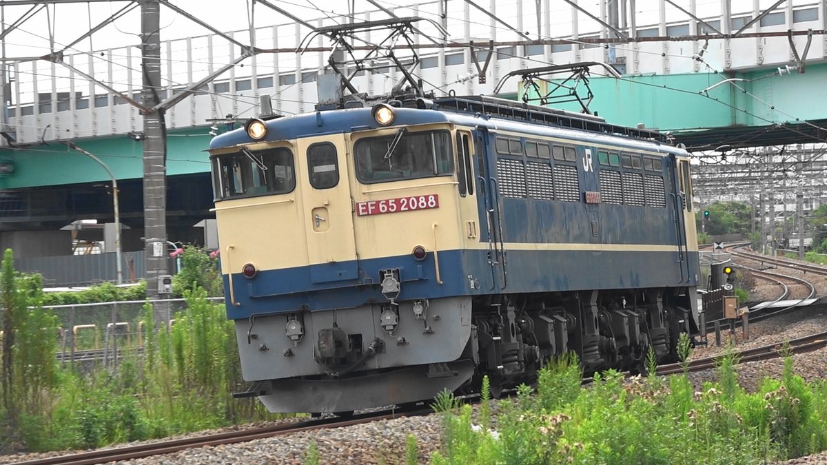 to38671_2's tweet photo. EF65 2088 宇都宮シキ送込単機 2026/8/27 府中本町 動画　
新鶴見の東側待機線にいた釜。ダイヤ乱れにより遅れと信号待ち。運転手が身を乗り出し安全確認後、長い汽笛を鳴らして発車。　動画添付　
https://t.co/75SlKiVArG
#EF65 https://t.co/AGUaeghGvf