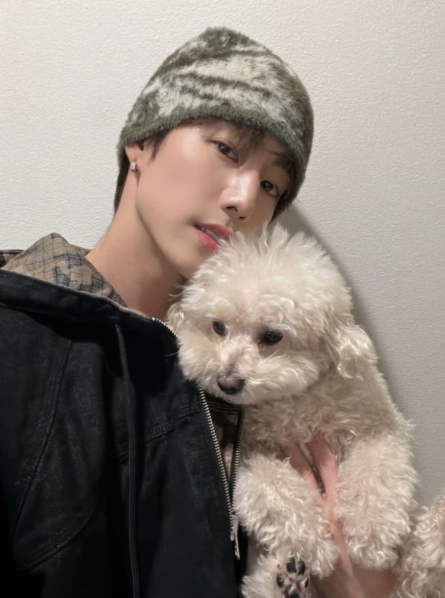 midnightyien's tweet photo. Happy National Dog Day! ☁️ ปะป๊าเขารักพิไมโลมาก 🥹🤏🏻 เตรียมพาอ้วนไปเที่ยวยางงงง
#MiloTuan
#MarkTuan @marktuan https://t.co/nGI7DJFDUm