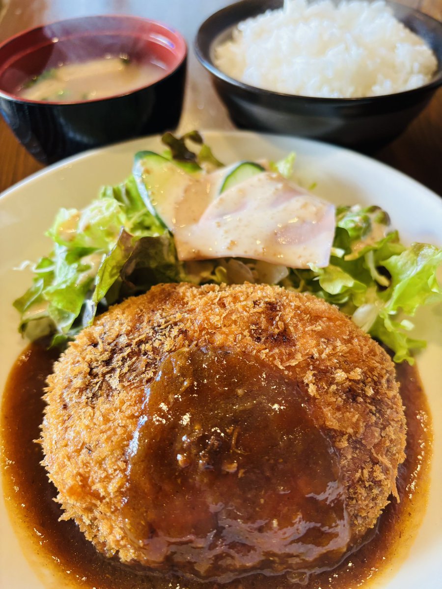 sianht's tweet photo. 本日のランチ
メンチカツ定食です☆
#日替わりランチ #メンチカツ https://t.co/FMLtLbmik9