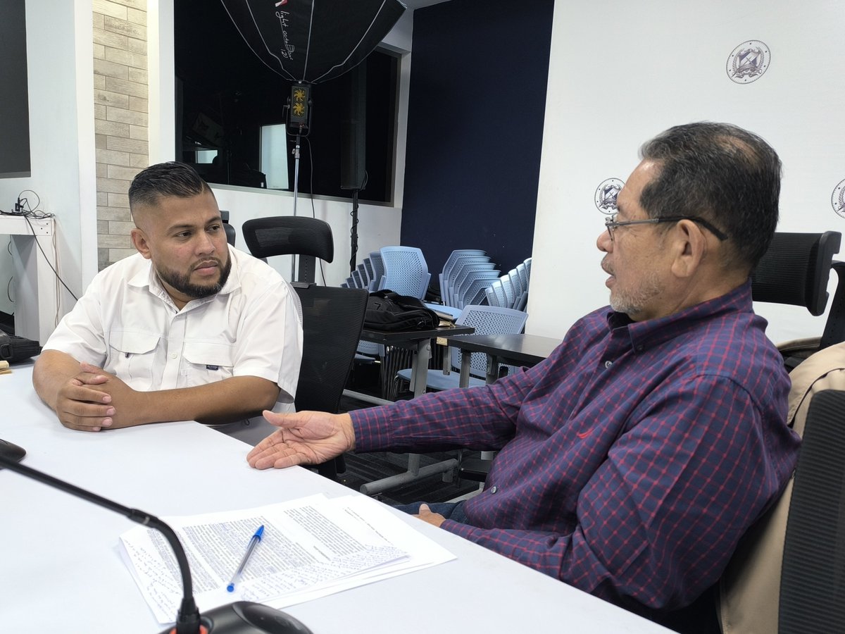 SSCentroFMLN's tweet photo. En cada sesión de Concejo Municipal de San Salvador Centro @SimonPaz_Sv y @SalasCarballo continúan brindando seguimiento a peticiones de diferentes nucleos poblacionales.
#SanSalvador #Mejicanos #CiudadDelgado #Ayutuxtepeque #Cuscatancingo #SanSalvadorCentro #ElSalvador #FMLN https://t.co/74cViqYPqK