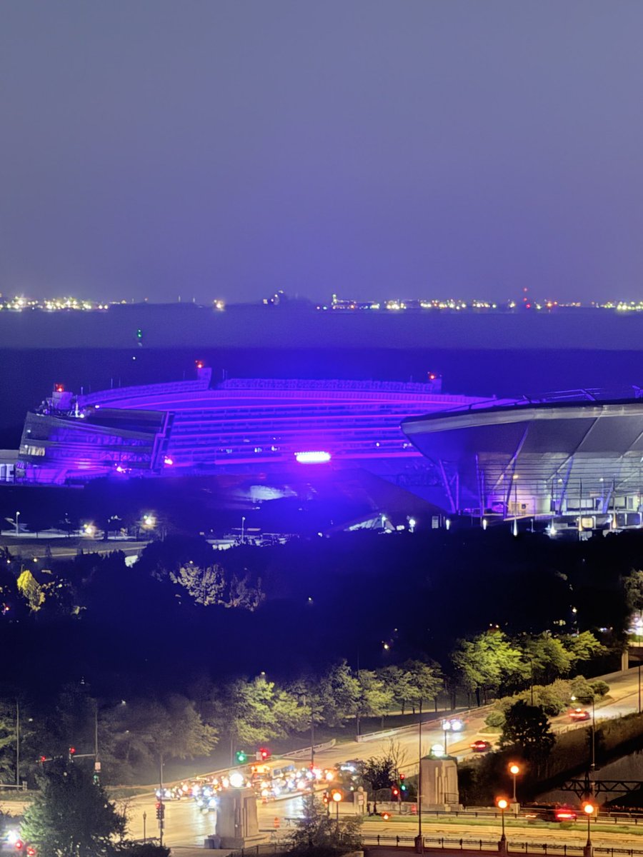 kdope85's tweet photo. Look at this view! Full moon lighting up Lake Michigan, and the stadium is purple! 💜👀 https://t.co/zIg7JQMyqk