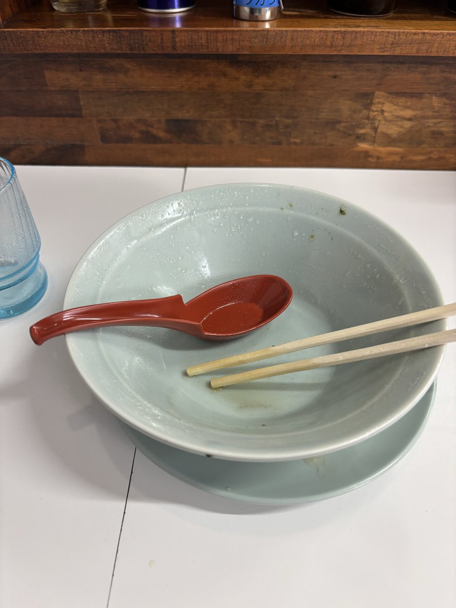 0314_22's tweet photo. 8/26一杯目。横浜家系ラーメン楊喜家ｻﾝ。ラーメン並TPﾎｳﾚﾝｿｳ味ｳｽ。片道2時間。最高のクラッシック家系ラーメン。ん゛〜ﾃﾞﾘｼｬｽ😋‼️
😱完飲…

@yokiya_ramen https://t.co/eKitmMKpJ5
