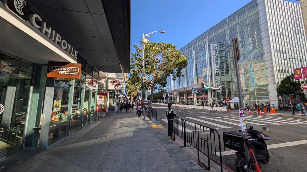 elm_motochika's tweet photo. Hey, I went to the Chipotle in San Francisco.
I really wish they had this restaurant in Japan too.

It’s right in front of the Pokémon Center, so if you’re here for Worlds, you should definitely check it out. https://t.co/YCdxw5Ypgw