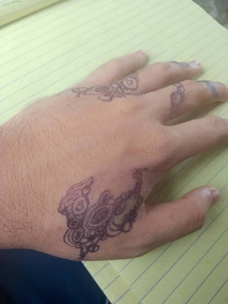 xrevrix_'s tweet photo. this is how hand tattoo speaks to me https://t.co/560djXEyrs