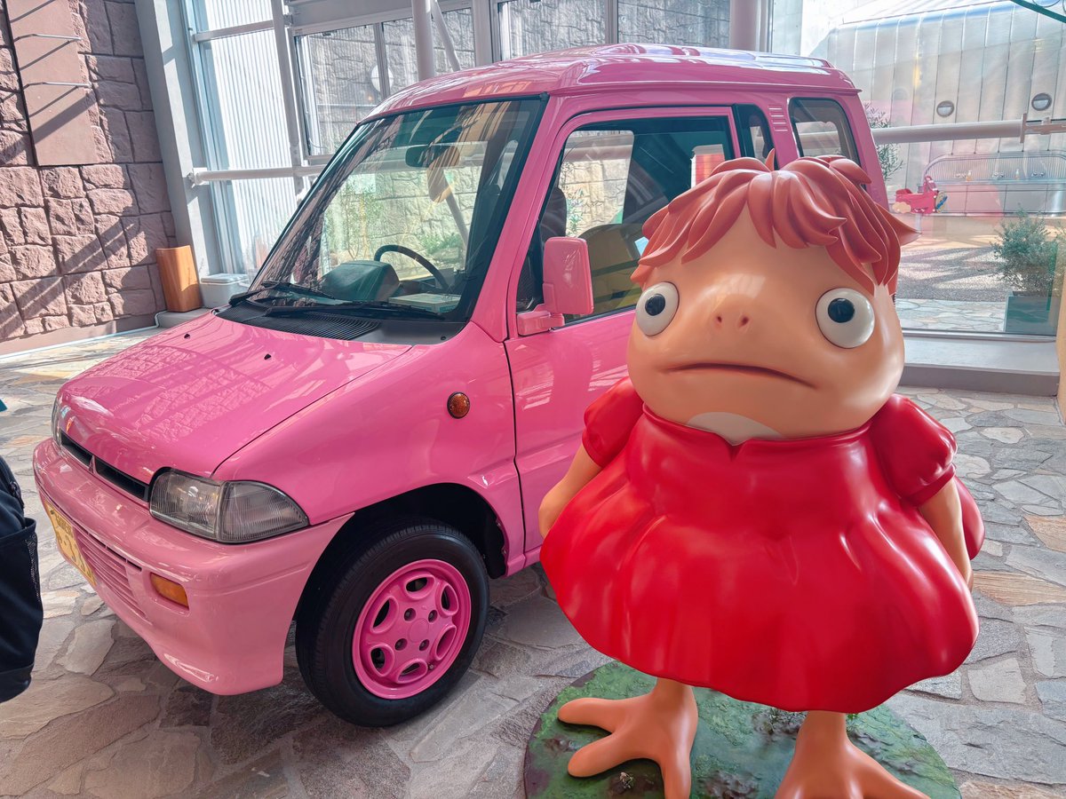 nyontea's tweet photo. 夏のジプリパークははじめて🌻
何度行っても楽しいーー
ひろーーいお庭のお手入れも行き届いていてお花も元気に咲いていた🪻🌷
ハウルの城にお邪魔するとハウルが帰ってくるイベントとかやってくれないかな、、と思ってしまう https://t.co/tt2pqWfXSK