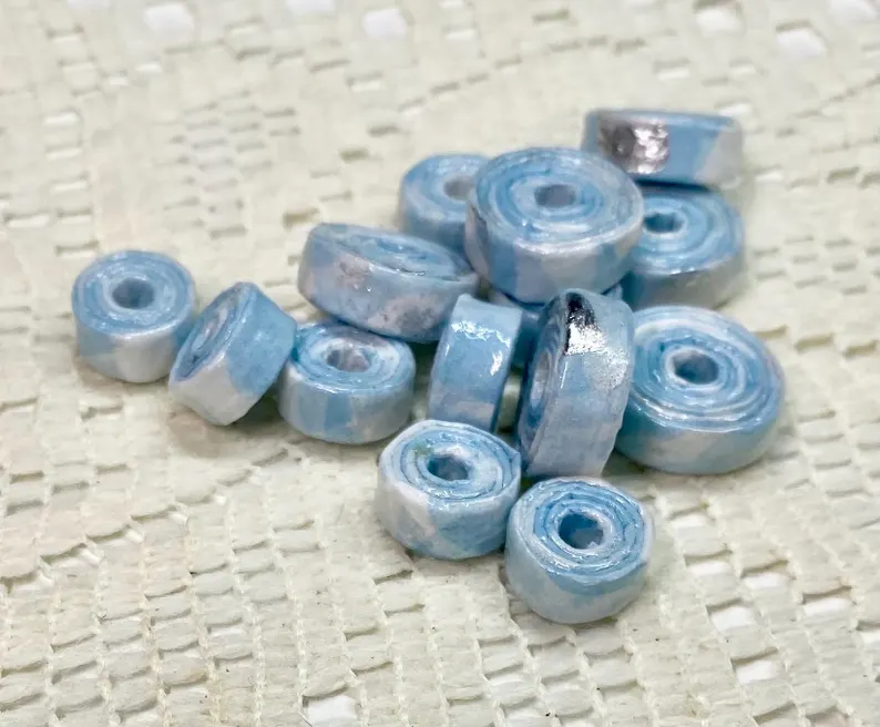 paperbeadboutiq's tweet photo. Handmade Paper Disc Beads:  Snowflake with Foil Napkin Design 
https://t.co/qgAfgHnxu3  #handmadenapkindiscbeads #paperbeads #winterbeads #mixedmediabeads #jewelrymakingbeads #craftingbeads https://t.co/gfo1KvXAqj