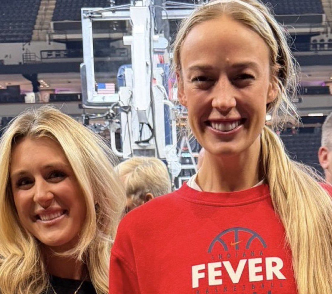 shady_fitteds's tweet photo. @Vert_D_Ferk @FFT1776 She looks trans lmfao. These are photoshopped pictures https://t.co/R9tn7sCFCg
