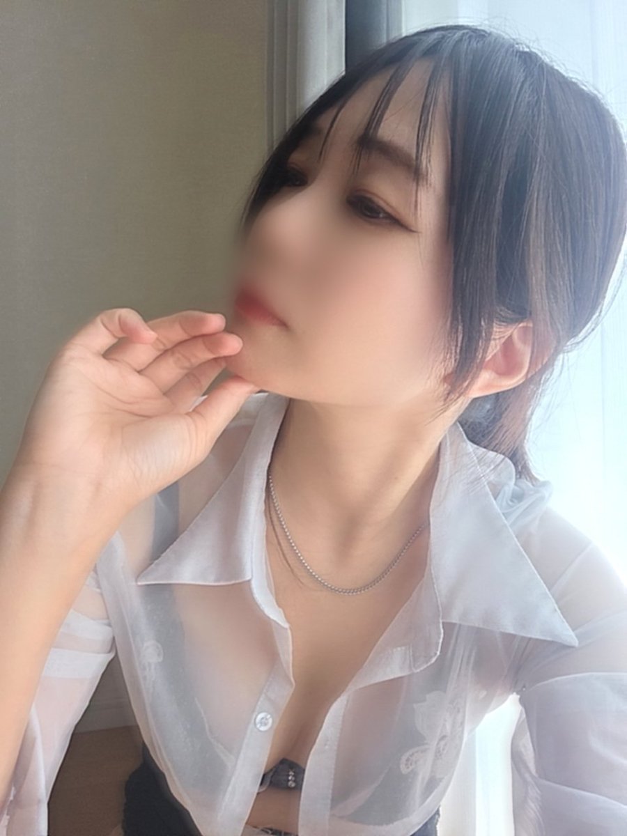 madoka_ariris's tweet photo. 私はチャンスがあればなんでもチャレンジするタイプなので、ひとつの土地にとどまることはあまりないの。
福岡は気に入ってるから5年住んでるけどね、そのうちまた羽ばたくときもあるかもしれない。
いるうちに会いに来る、それがみんなに言いたいわ🥀　
そして毎月会いに来てくれるMたちに感謝🙏 https://t.co/ObkMCz4DnT