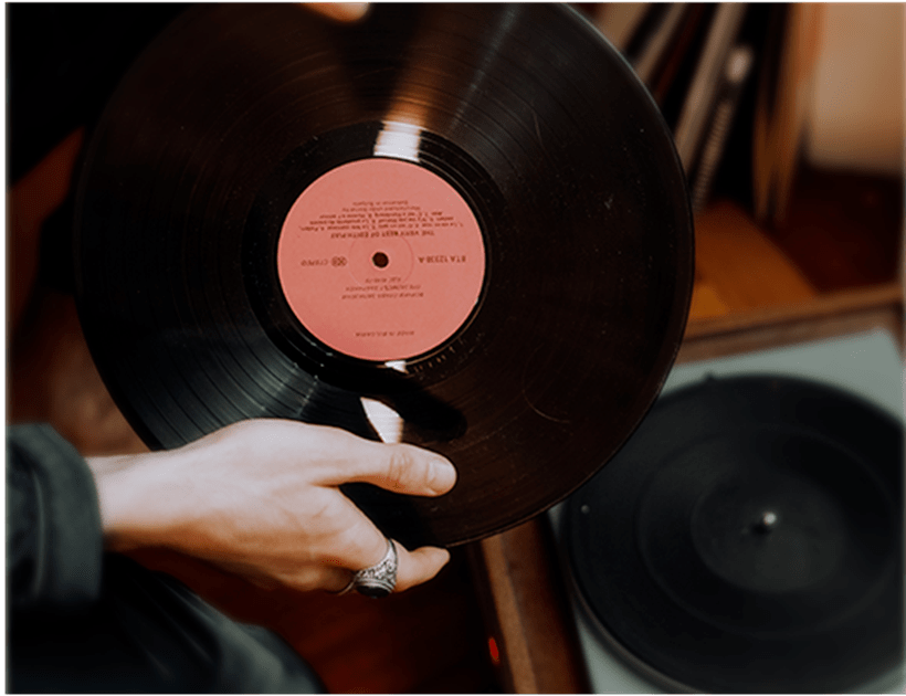 PravanjanRoutr2's tweet photo. Just pressed play on my new vinyl of old jazz—warm notes hitting like a cozy hug after a long day, pure magic for the soul. https://t.co/6VimiGu1Uo