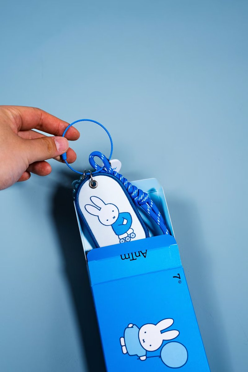 PinkoiJP's tweet photo. ミッフィーのネームチャームがかわいい…

マレーシア「ana tomy」とのコラボアイテム。

ブルーを纏ったミッフィーちゃんもすてきです https://t.co/QvgWks6tzJ