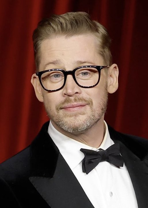 Realddtsr's tweet photo. Happy 46th birthday to the talented Macaulay Culkin. https://t.co/btKikkjvHn