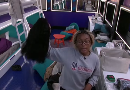BBFeedsFairy's tweet photo. Taylor shading the wig company she ordered from before coming on BB, says they're lucky she didn't have time to return it #bb28 https://t.co/zOnYDYe29X