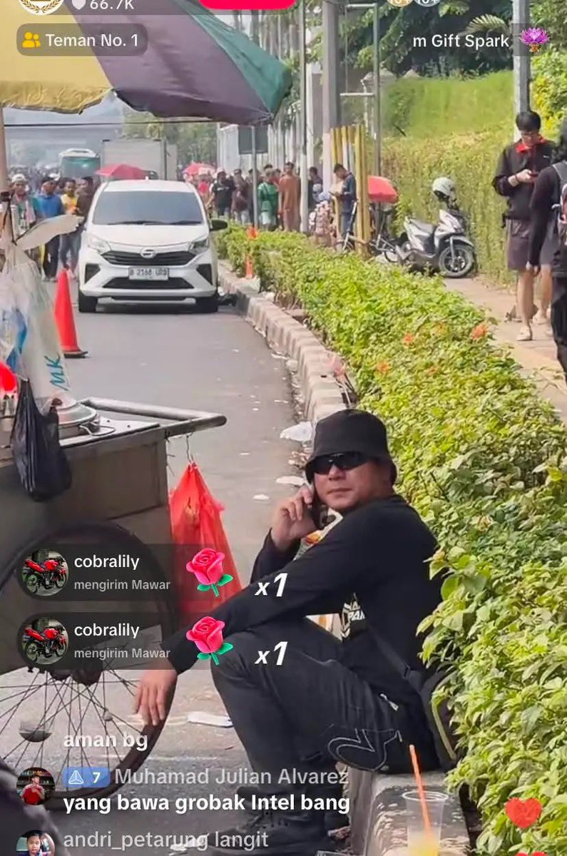 sosmedkeras's tweet photo. Bangkrek‼️
Segala Intel nya Mirip Prabowo 😂 https://t.co/OkzvpQGU8w