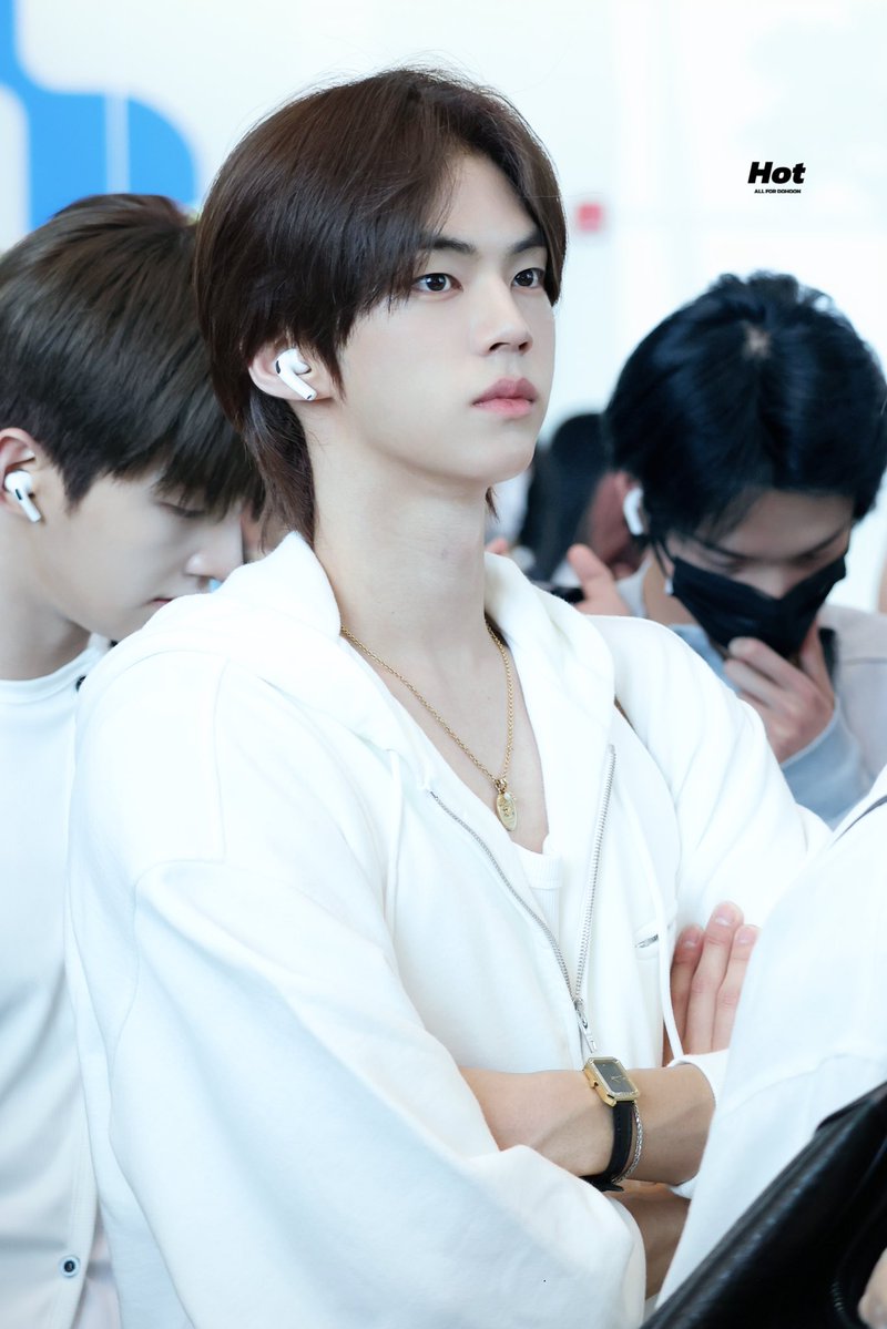 Hot_Dohoon tweet picture