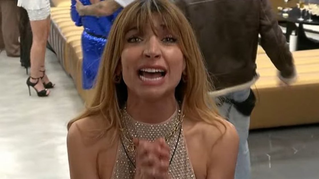 boyindiscretxcx's tweet photo. CON USTEDES LA PEOR JUGADORA DE #GranHermano https://t.co/F3JnslVh0k