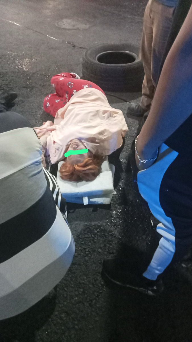 GabommH's tweet photo. @SSC_CDMX @C5_CDMX  @SSaludCdMx @CruzRoja_MX @PabloVazC @ClaraBrugadaM @UCS_GCDMX pedimos el apoyo para que se atienda una emergencia en  Lomas de la Estancia en Hank González y Satélite. Tenemos más de una hora pidiendo servicios de emergencia. 
https://t.co/6LmSilh3La https://t.co/1wrS5YI8Po