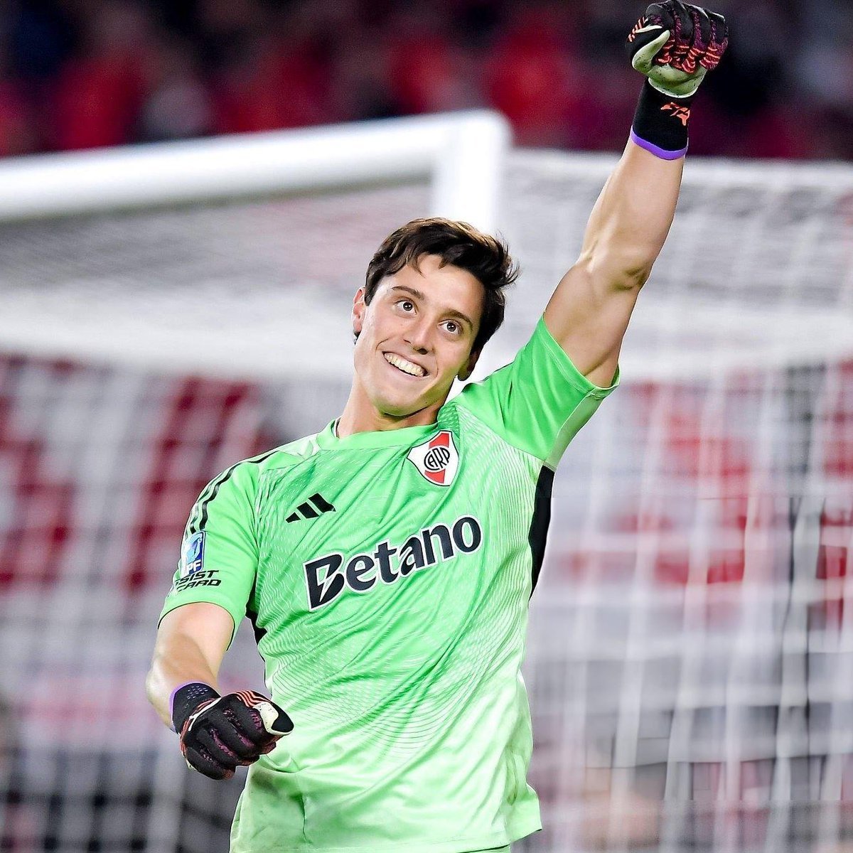 AlejoFrr8's tweet photo. Señor arquero. Tenemos 1 para rato.

No hay más que elogios para Beltrán, el que menos merece este presente.

Los pibes de River siempre son el camino. https://t.co/Z4KHLbmEnC