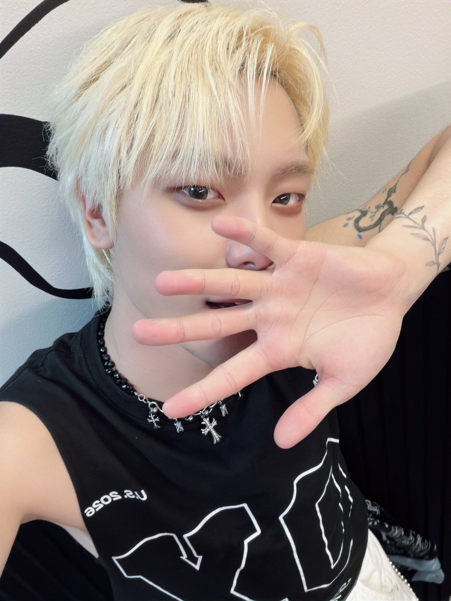 OmegaX_members's tweet photo. [#OX]

디트로이트 또 만나 !! 💙🌙

#OMEGA_X #오메가엑스
#제현 #JEHYUN https://t.co/MK81Vz20a6