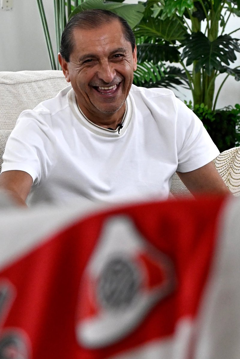 SedanEnrique's tweet photo. RAMÓN DÍAZ YA EN RIVER BASURAS HIJOS DE MIL PUTA https://t.co/aCEZt5mG3g