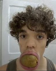 FleumaSob's tweet photo. @pisaicor @Bispo_Felps Nossa imagina o tempo que ele dedicou nesse corpo só pra ficar famoso como o cospe ervilha do PVZ, dsclp mas isso aqui não dá KKKKKKKKKKKKKK 😭 https://t.co/1QZzP0Qco0