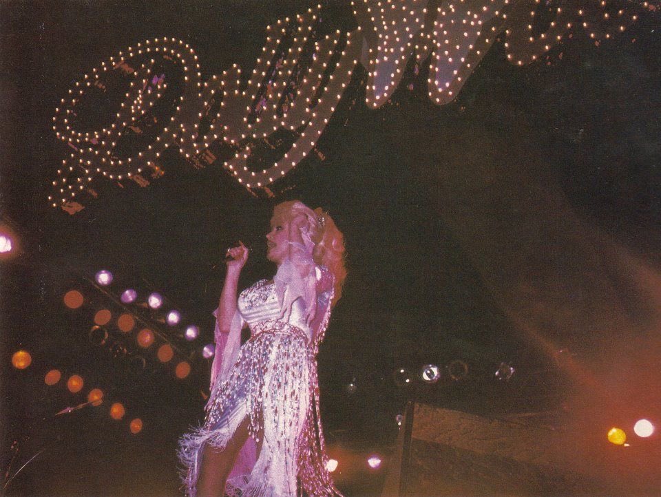 tiffsaprincesss's tweet photo. 🦋🪽“don’t get so busy making a living, that you forget to make a life.”🦋🪽✨ thank you, Dolly🥺 <3 https://t.co/ytMk3Eo4sg