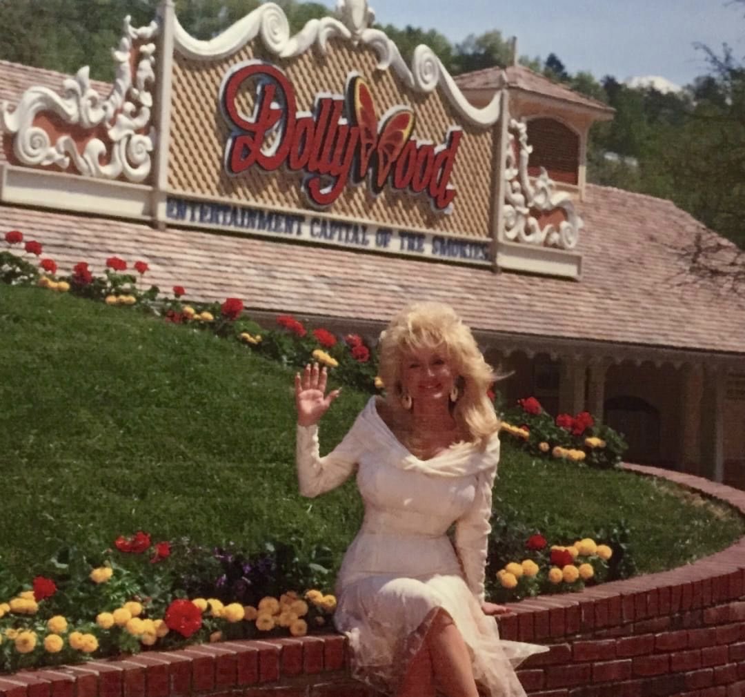 tiffsaprincesss's tweet photo. 🦋🪽“don’t get so busy making a living, that you forget to make a life.”🦋🪽✨ thank you, Dolly🥺 <3 https://t.co/ytMk3Eo4sg