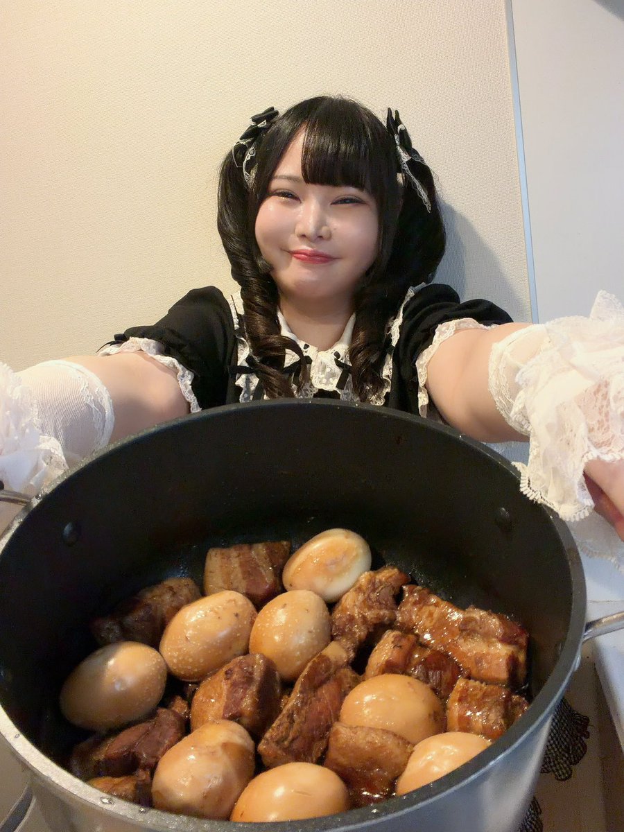 shion0_25mg's tweet photo. 【全国の角煮案件募集】

角煮写真がバズって……
・フォロワー7万人増加
・日本Twitterいいねランキング1位
・月間インプレッション1億突破
・月間イベント動員180人突破
の、お姉さんよ～！

全国の小娘・小僧たちに美味しい角煮を届けるため
通販コラボや1日店長の飲食店コラボしていただける企業さん、飲食店さんを探しています。
普段は総フォロワー18万人のインフルエンサー、バンド(ボーカルと作詞)、エッセイなどの活動をしており、食やボディポジティブに特化した発信をしています。
気になった企業の方、飲食店の方、是非DMください🙇‍♀️

小娘・小僧は拡散よろしくね♡