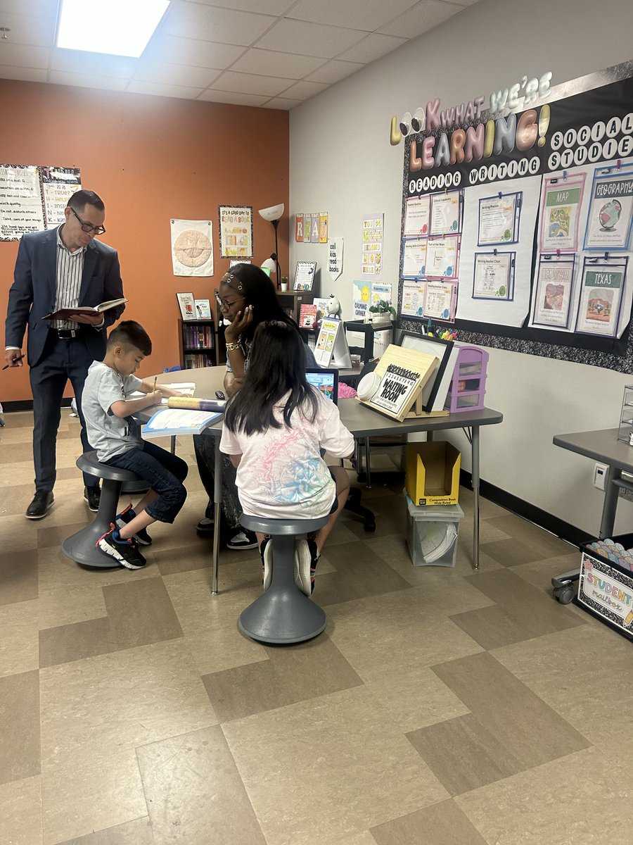 Jones46Sheri's tweet photo. Wednesday was indeed WONderful. Our @JSES_Stallions students, teachers, and parents understood the assignment! Campus walks, Faculty meeting/TTESS refresher training, and PTA meeting 💯🎯❤️🖤 #OneTeam #OneMission #GameWinningResults #MakeYourMark #LeadthePAC @LopezprinciPAL @DiazFramy @FortBendISD