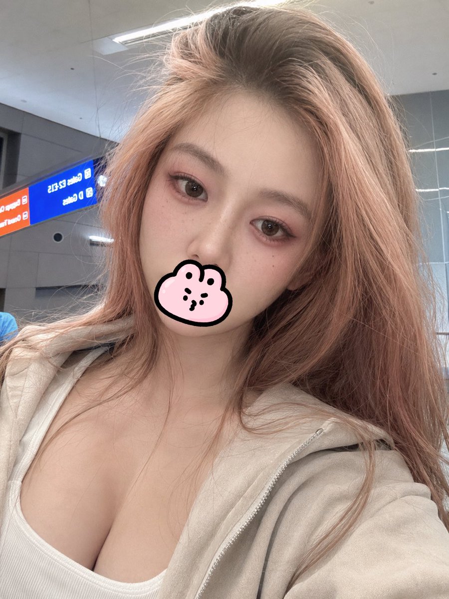 yesszize's tweet photo. 想念粉色头发的日子

 #姐姐 #四爱女 https://t.co/JJ6IlhnO41