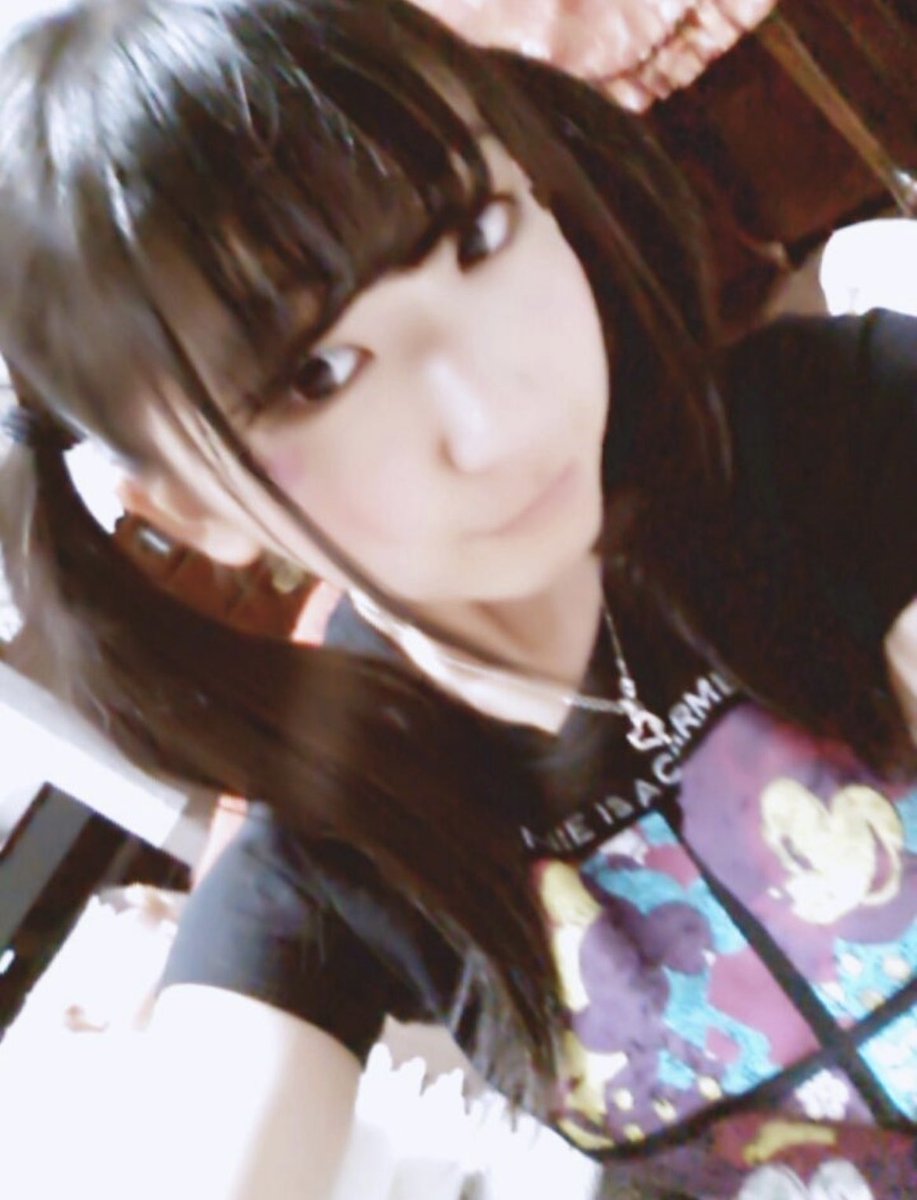 Y32850096's tweet photo. 17のあたしと27のあたし

懐かしくて保存したよね…
ツインテールは2度としません笑 https://t.co/6HCrrcUKhX